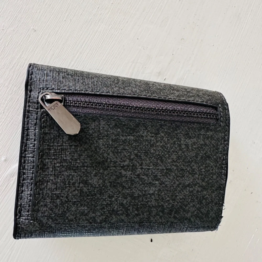 Tumi Crafted from leather, this refined and durable tri-fold wallet offers super